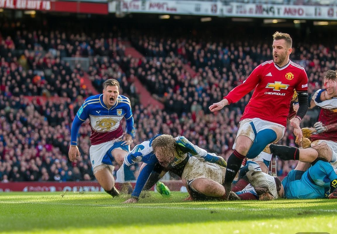 2017年曼联对决伯恩利：激情对决与战术解析